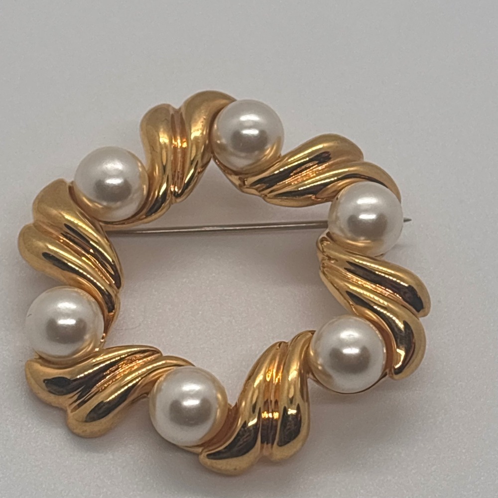 VTG Napier‎ Brooch Gold Tone Wreath Pin Faux Pearl Accents - Picture 6 of 8